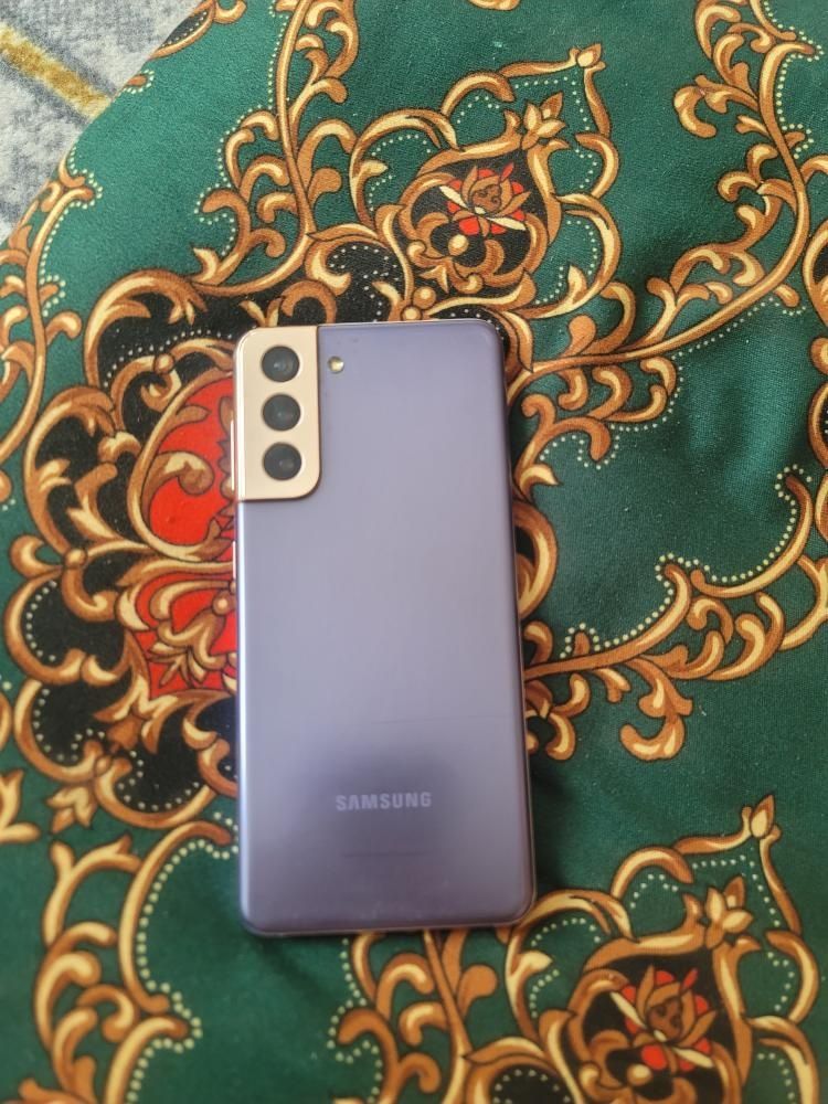 Samsung.     S21.