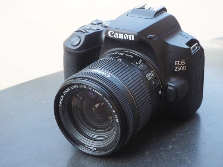 срочно CANON EOS 250D EF-S 18-55 IS STM Kit