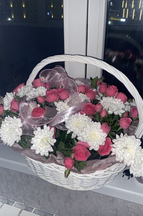 Цветы в корзине.