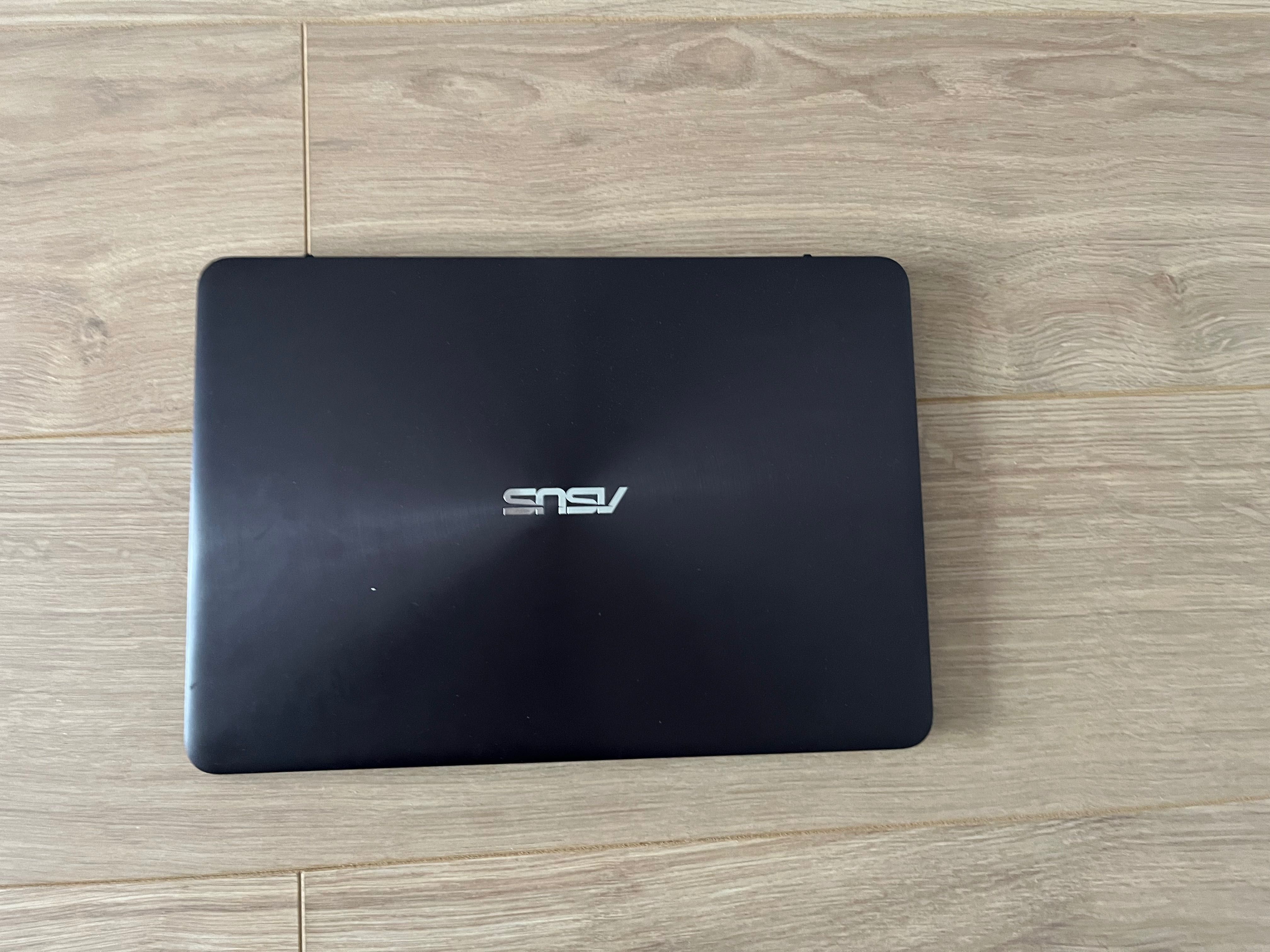 Laptop Asus ZenBook UX305C