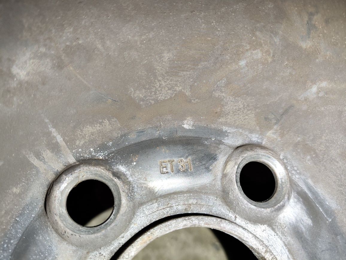 Зимни гуми Dayton DW 510 205/50/16 с оригинални джанти Audi 5х100