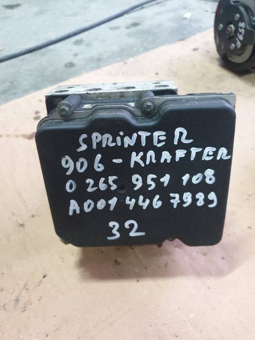 MERCEDES BENZ 318 2009,3.0CDI, pompa ABS 0265230401,A0014467989,026595