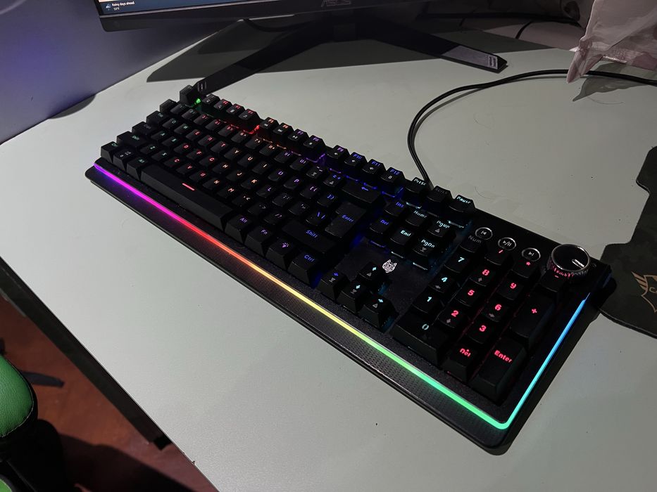 Tastatura gaming mecanica A+ K91 iluminata RGB
