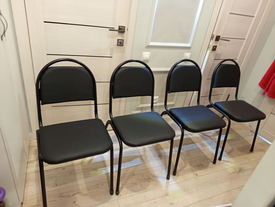 Продам офисные стулья новые