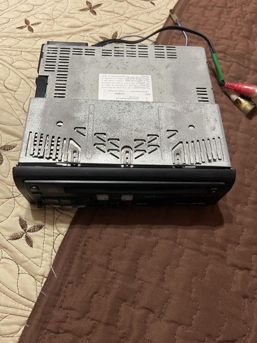 radio-CD auto Alpine CDE-7820R.