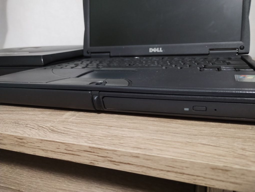 Стари лаптопи DELL със зарядно