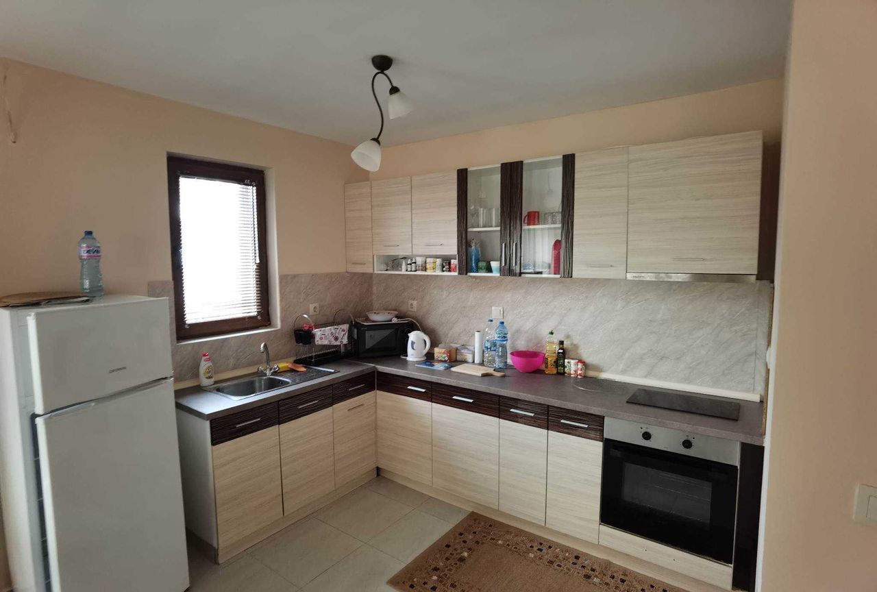 Дава се под наем Тристаен апартамент в Бургас, Сарафово - 70 кв.м за 306 € - Снимка #2