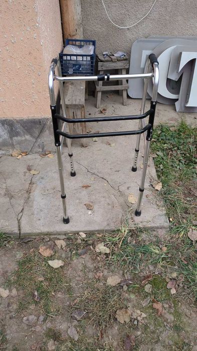 Ходунок для людей с ограниченными физическими возможностями