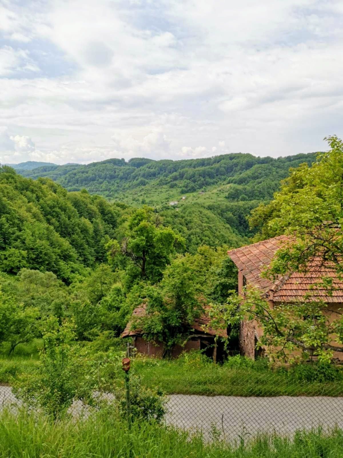 Продава се къща в село Ерул, община Трън, област Перник
