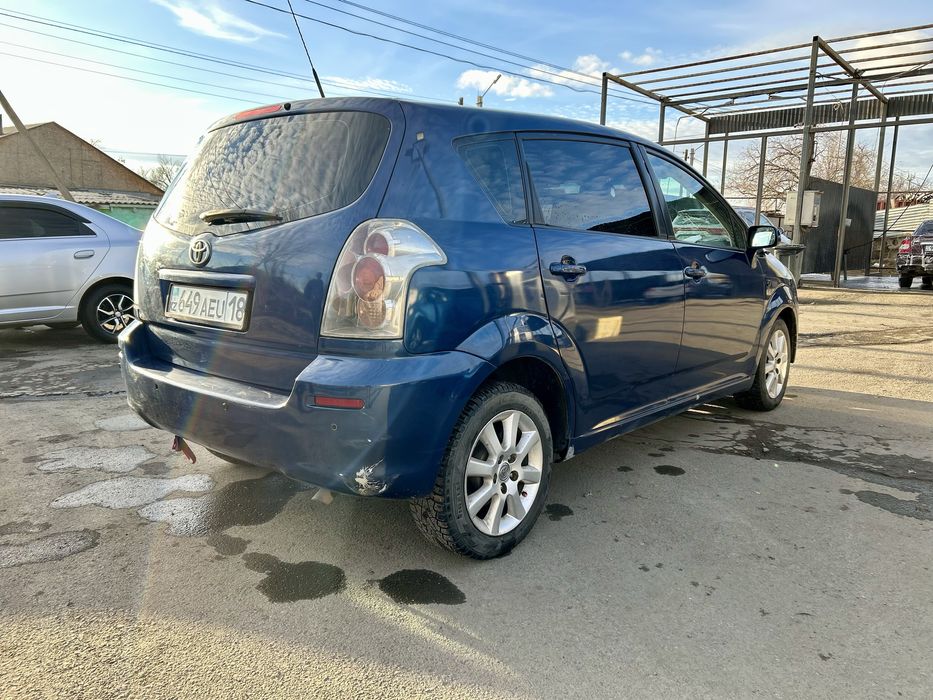 Toyota Corolla Verso 7 местная