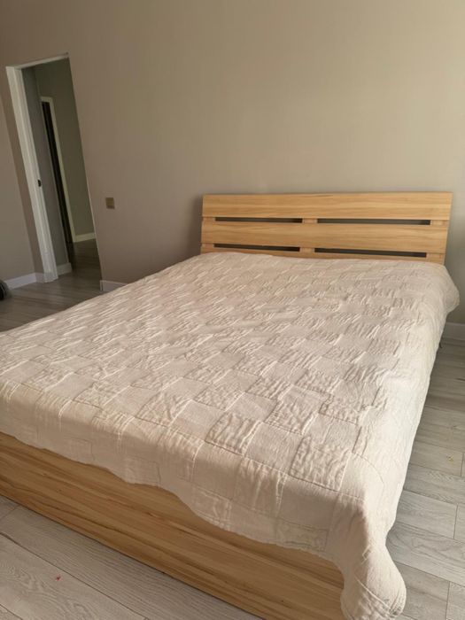 Продам двуспальную кровать