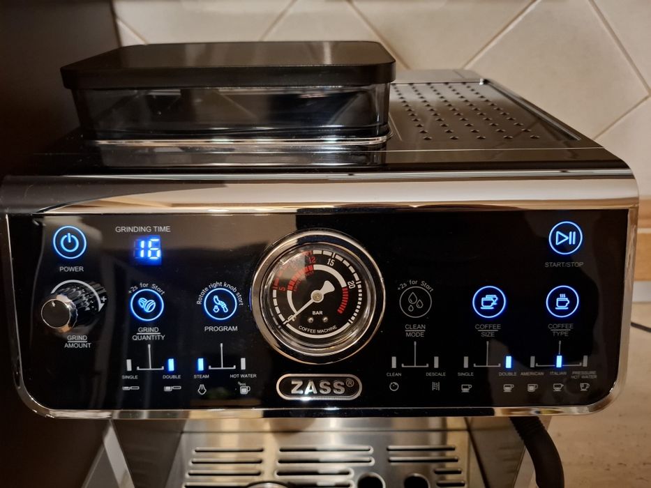 Expresor semiprofesional nou marca Zass cu rasnita mecanica si steamer