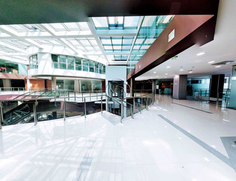 Дава се под наем Магазин в София, Младост 3 - 59 кв.м за 375 € - Снимка #1