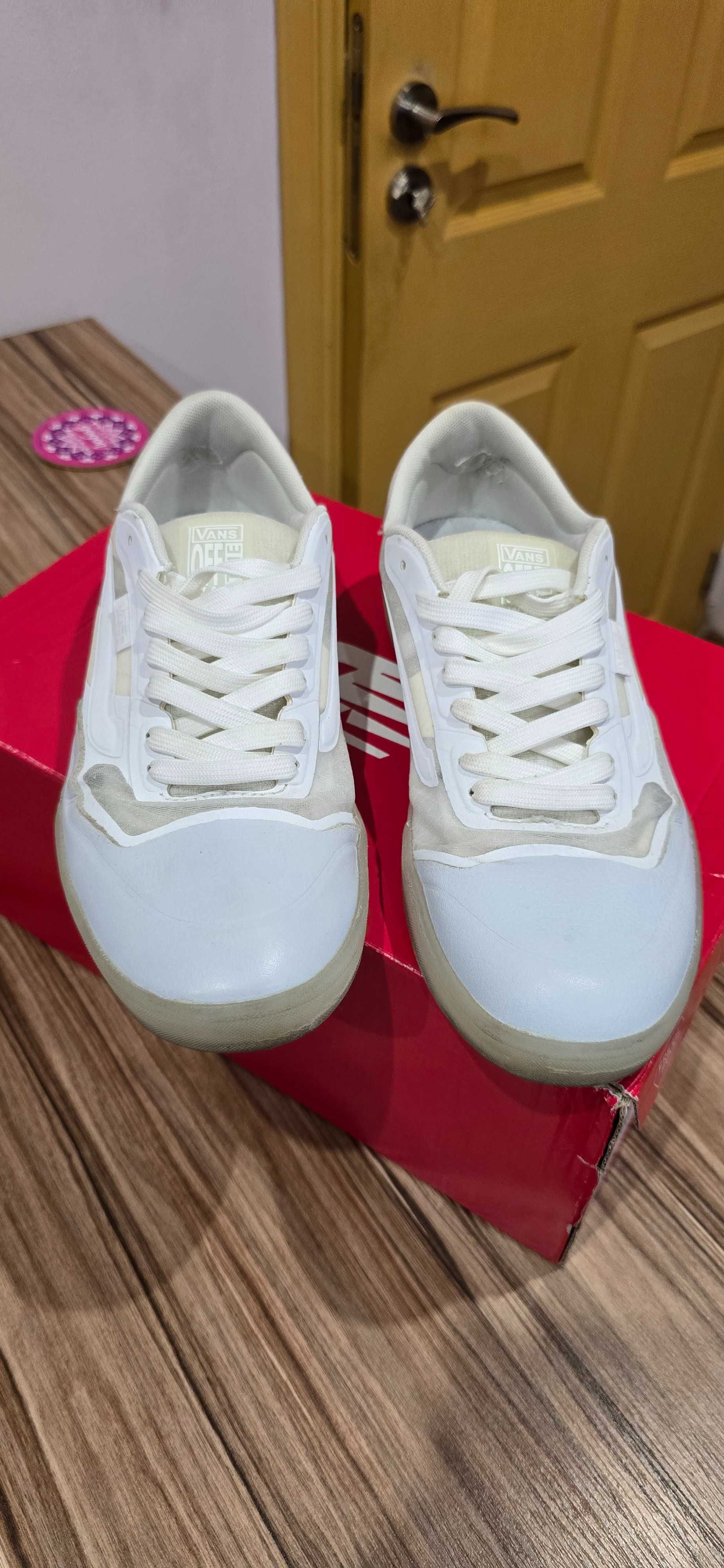 Кожени обувки Vans  42.5  27,5 см на стелката