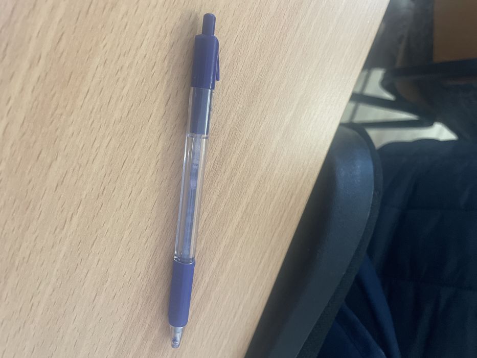 Pix albastru jumate terminat