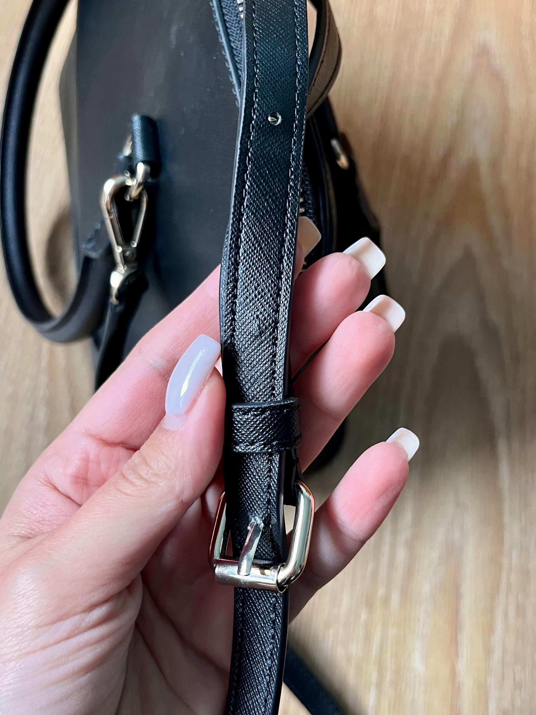 Чанта DKNY с къси и дълга дръжки за рамо