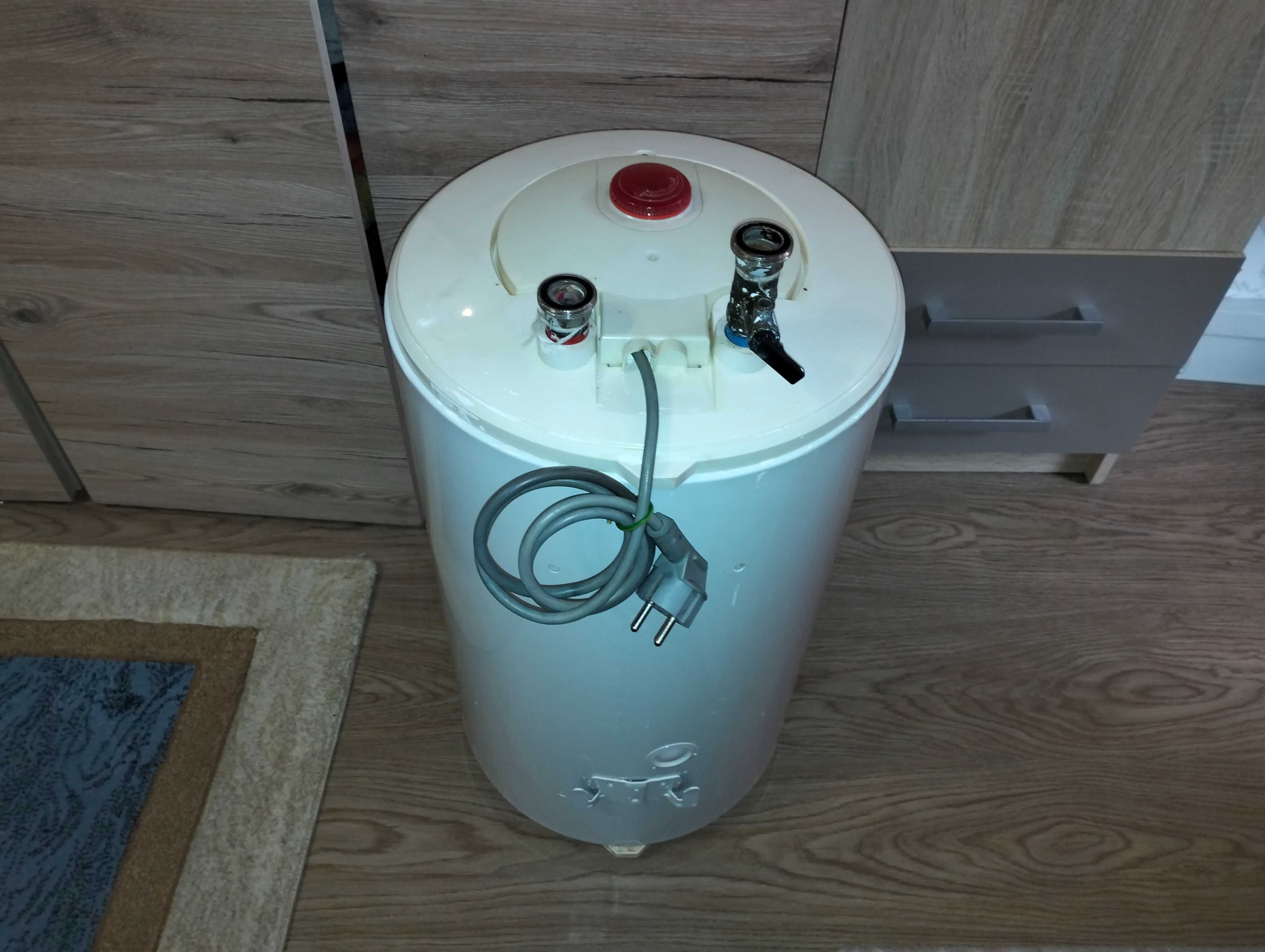 Boiler electric vertical Mistral , 30 litri , 2000 W