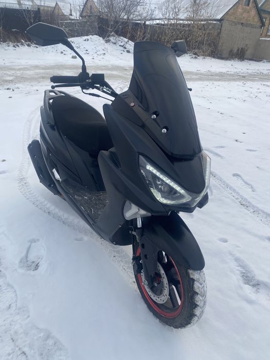 Продам скутер Лия макси