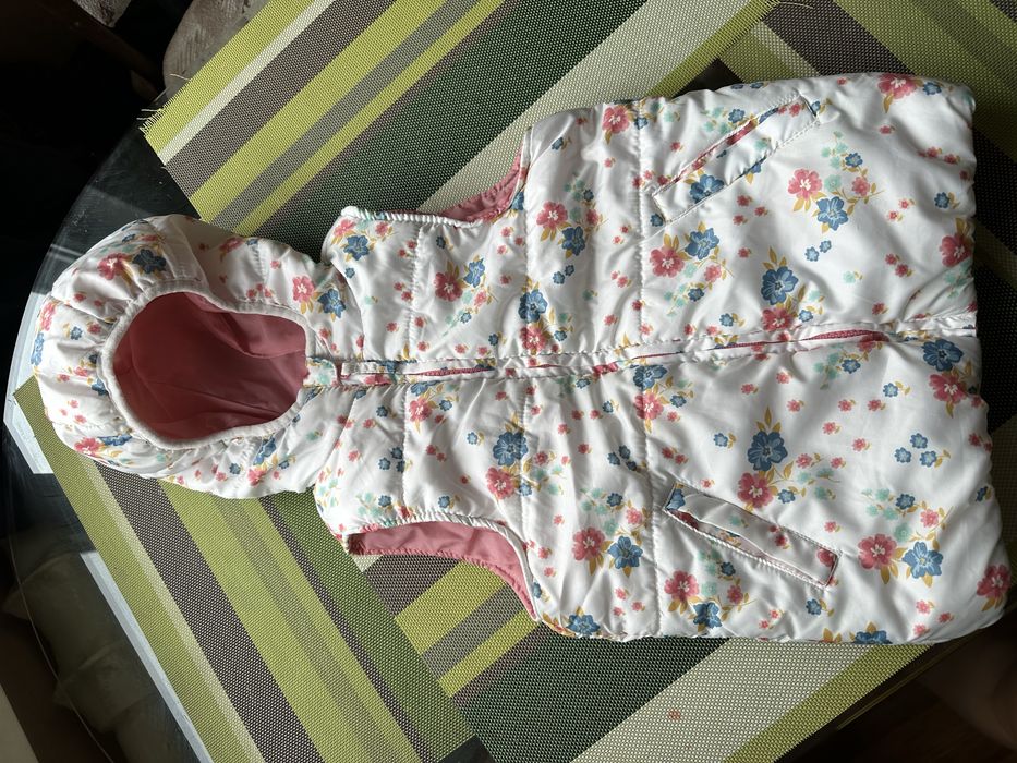 Демисезонная жилетка на девочку