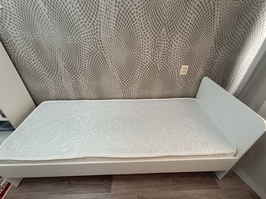 Кровать односпальная с матрасом