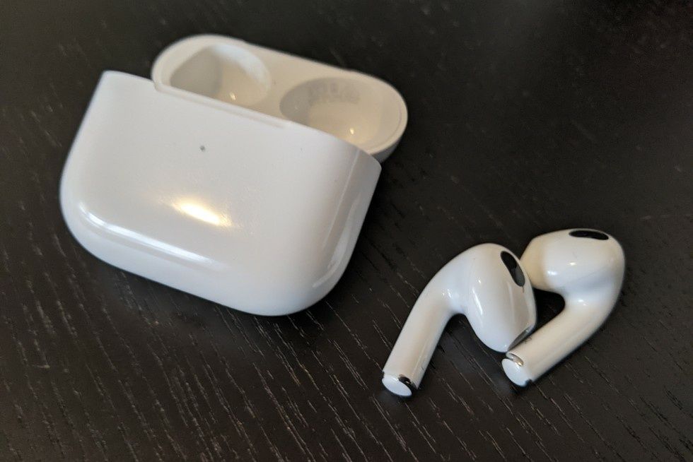 AirPods 3 (3-го поколения)