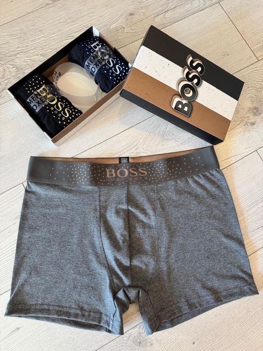 Мъжки боксерки в кутия.