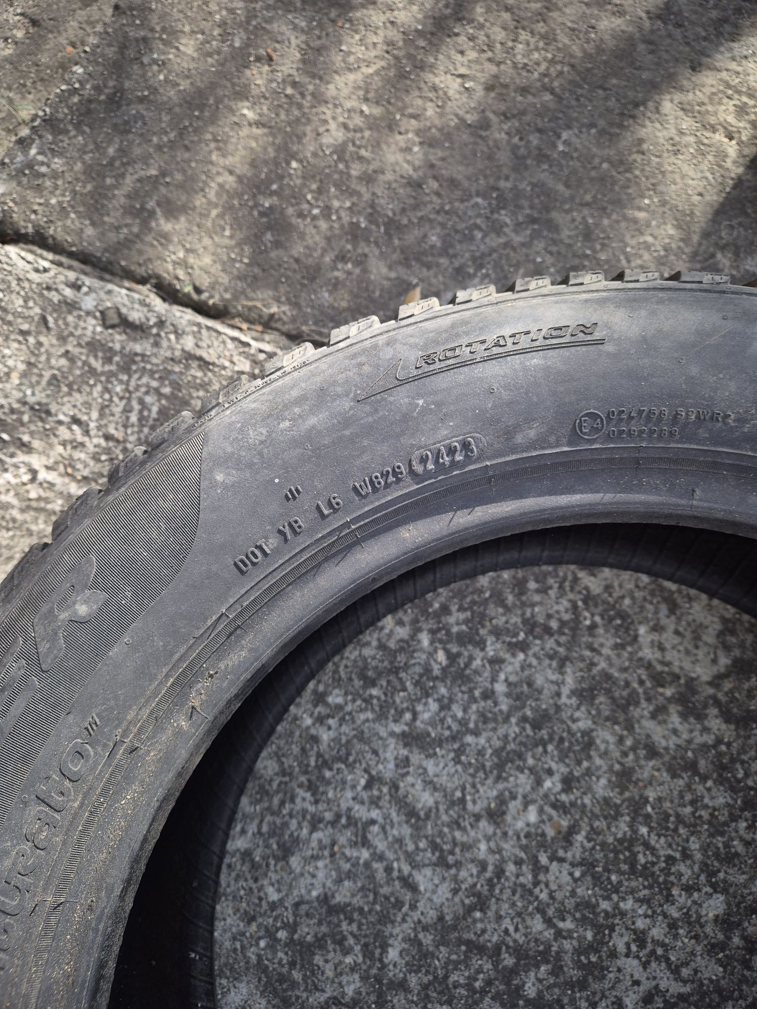 ГУМИ 215 60 17 - PIRELI dot 2023годи 7мм.на