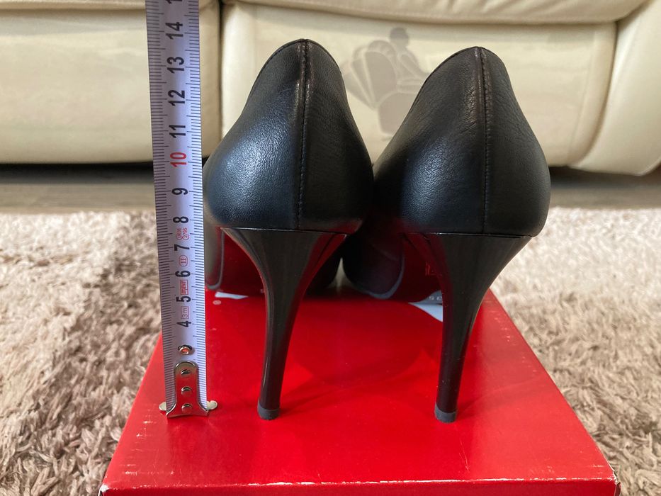 Дамски обувки на ток - цвят черен - размер 35