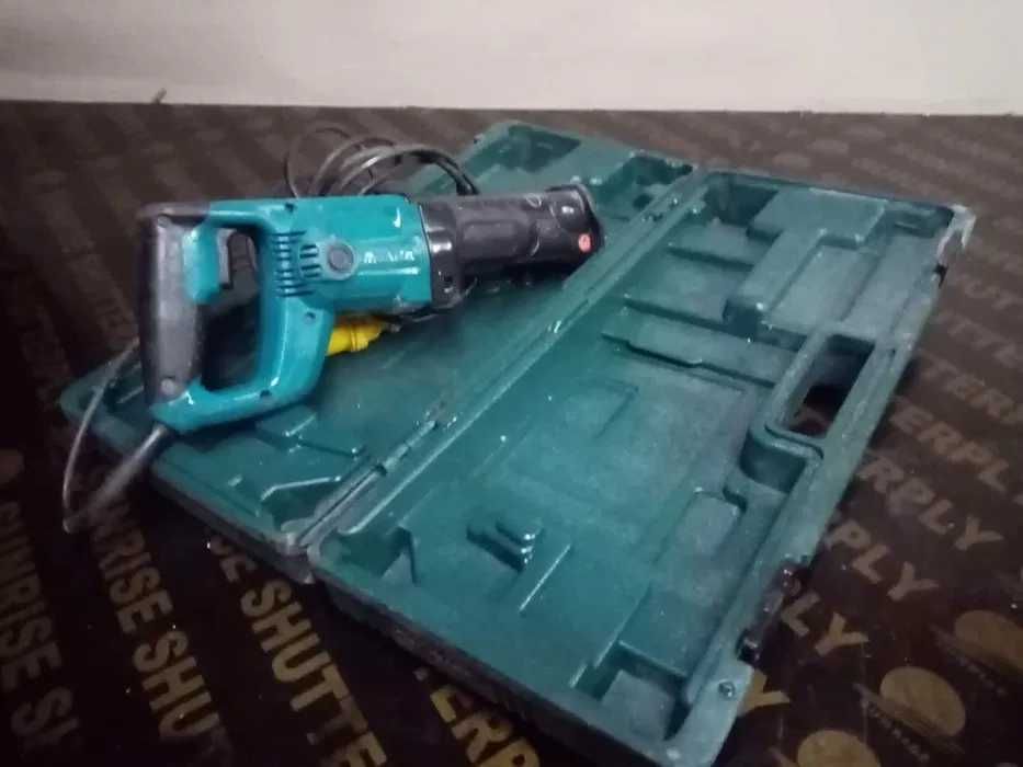 Прав трион MAKITA 110v оригинален в куфар