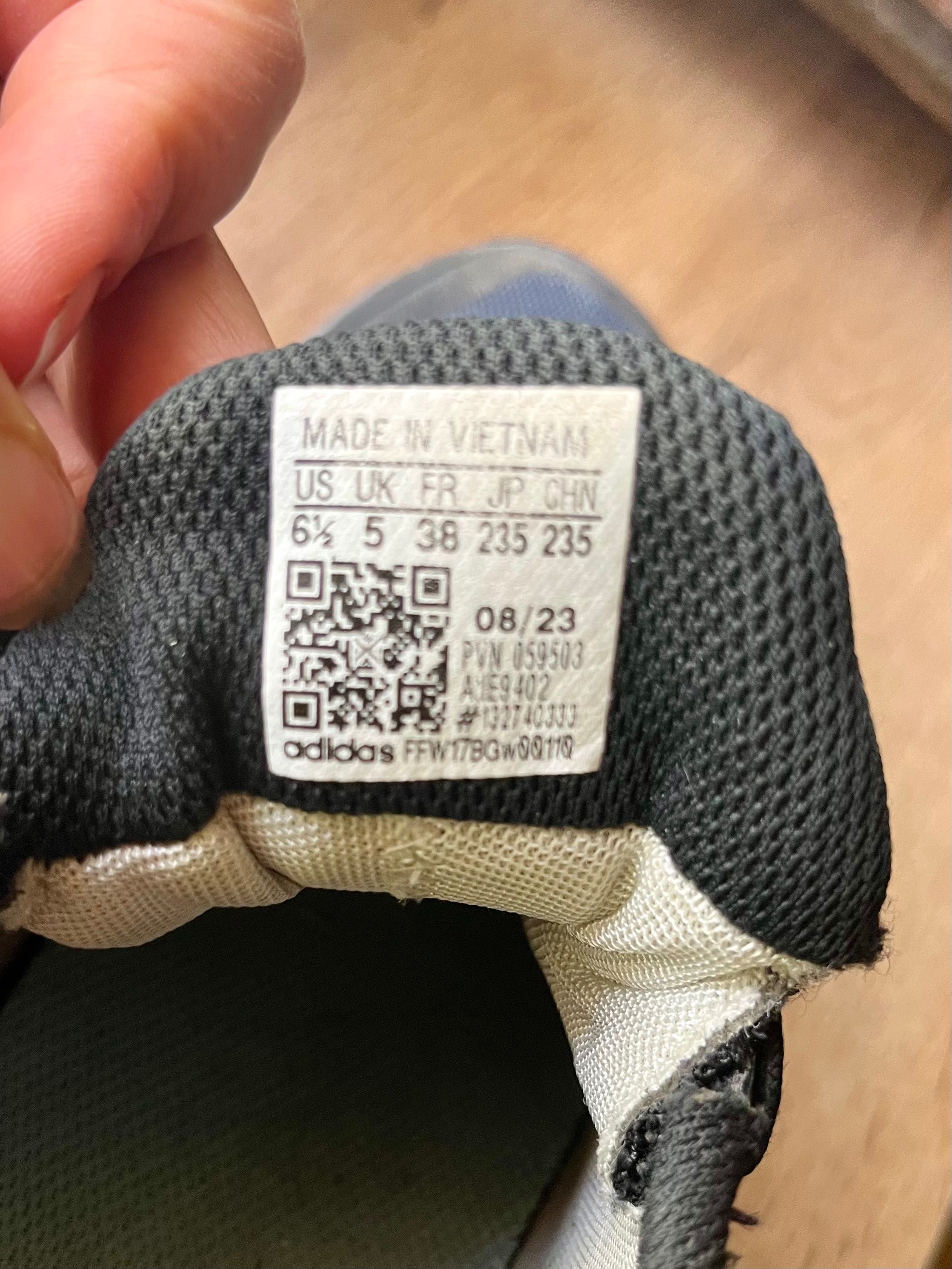 Маратонки “adidas” размер 38