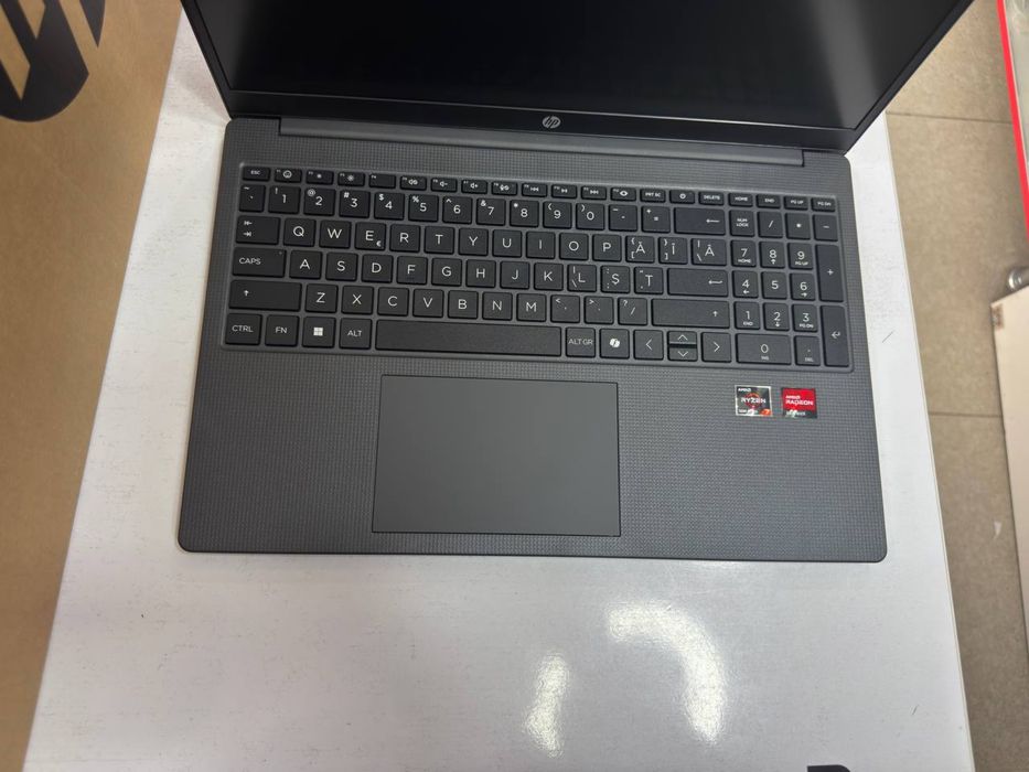 Hp ryzen 7 16/1TB SSD mutloqo yangi noutbuk