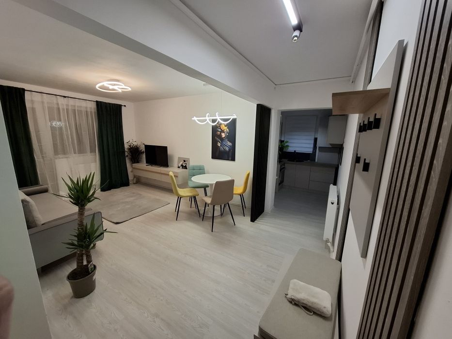Vand Apartament 3 camere decomandat complect mobilat si utilat !
