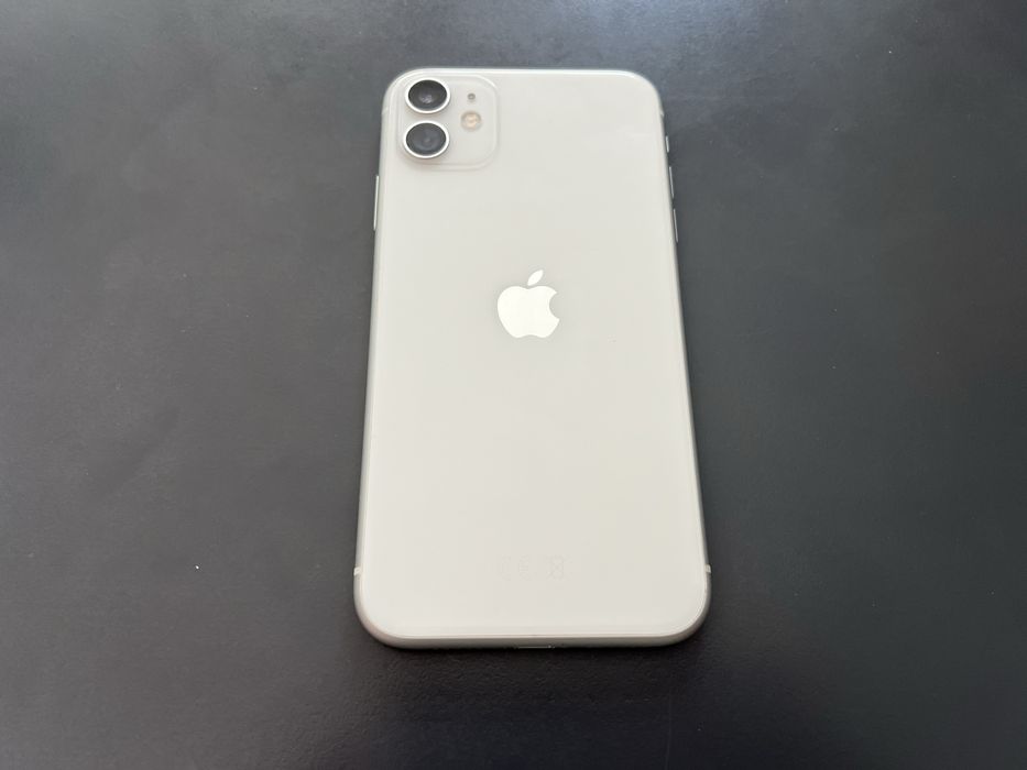 Продавам Apple iPhone 11 64GB
