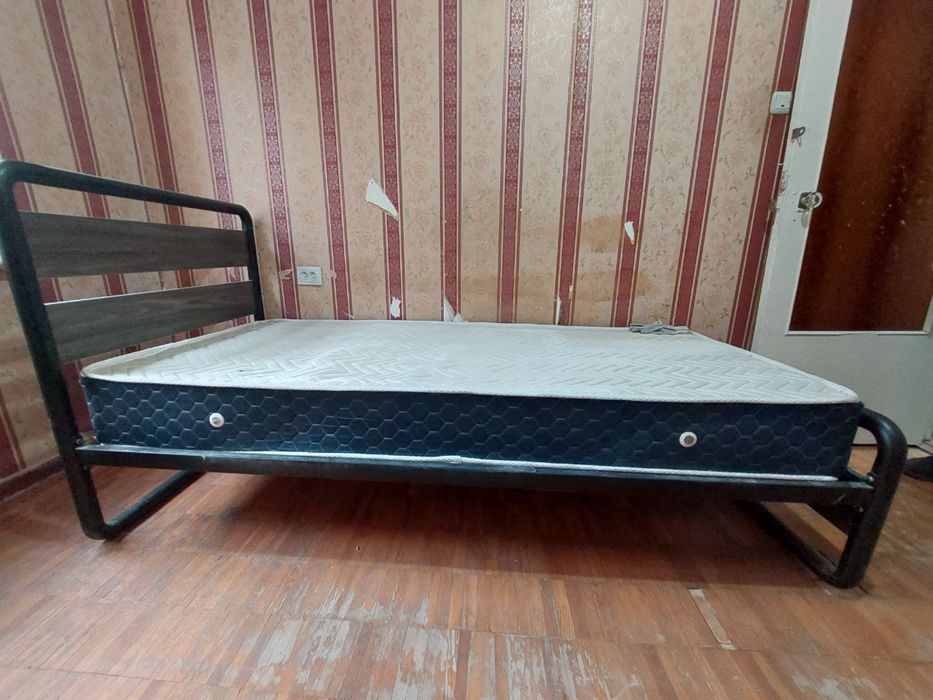 Продаётся железная кровать