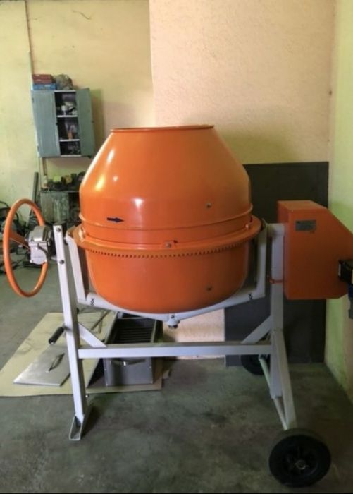 Бетоносмеситель . 260л