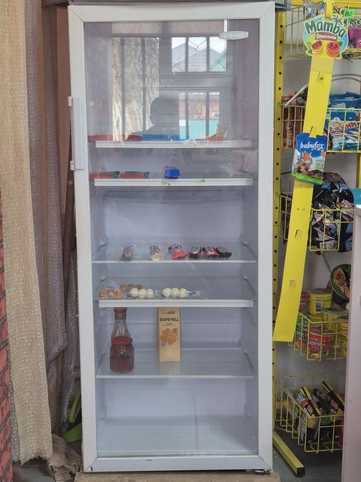 Холодильник ветрина.