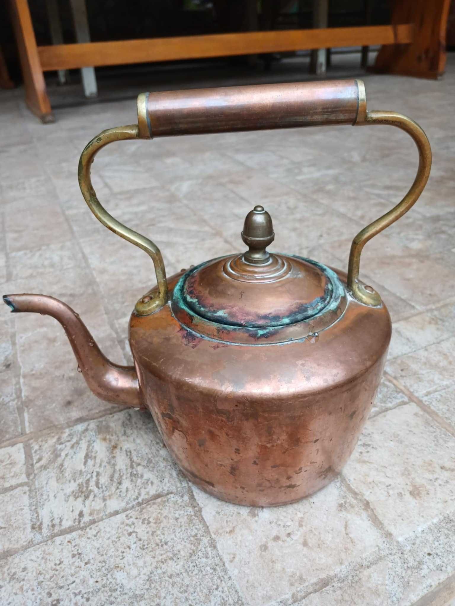 Стар меден чайник
