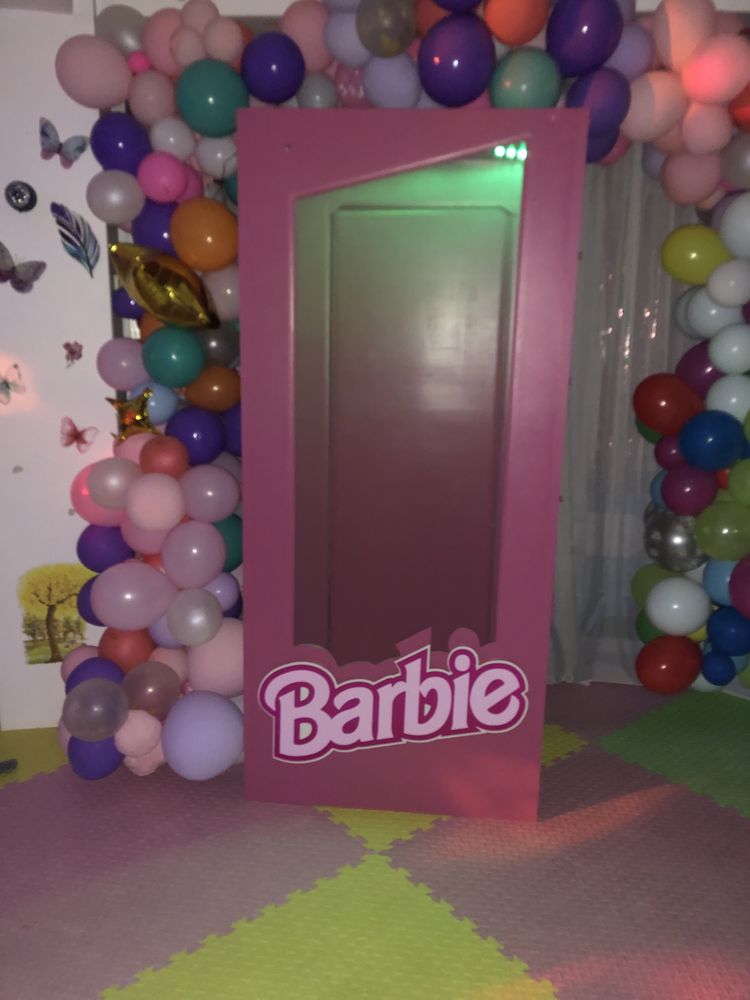 Cutie barbie stare impecabila  din plastic foarte usoara 10 kg merita