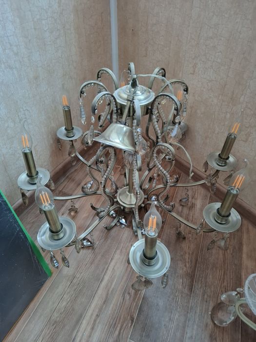 Продам люстры, бра