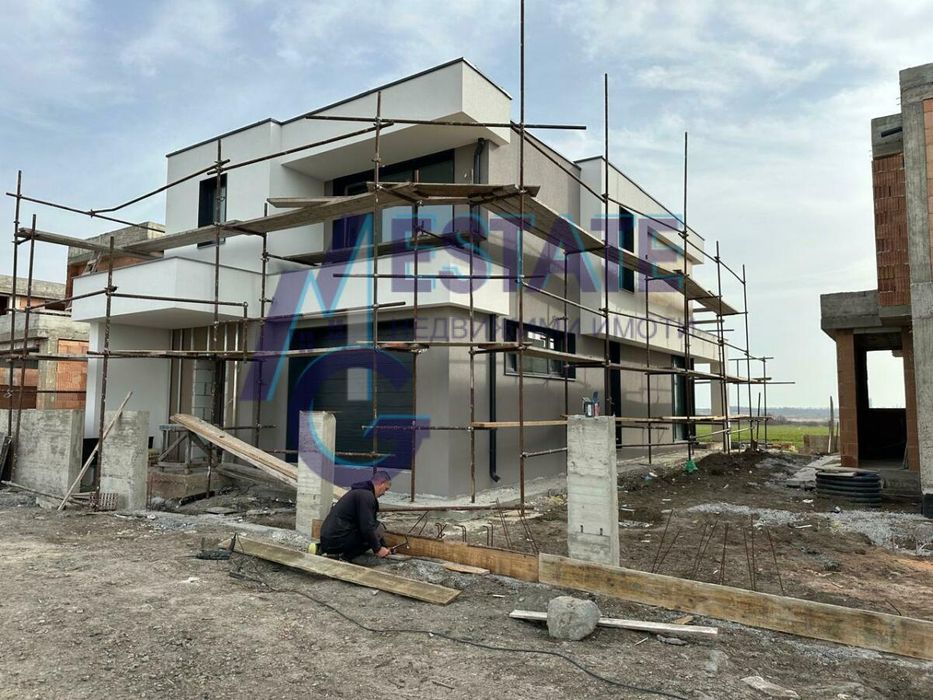 Продажба на Къща с РЗП 217,76 кв.м. с басейн в гр. Поморие.