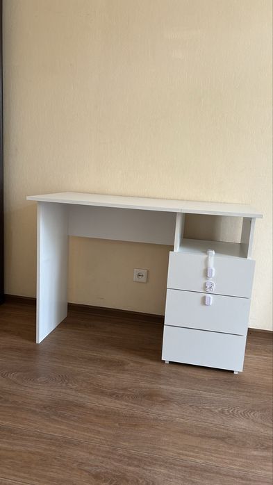 Продам компьютерный,рабочий стол