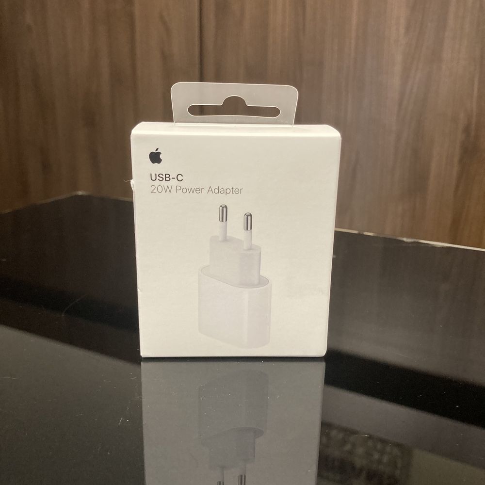 Apple 20W USB-C Power Adapter - оригинално зарядно за iPhone, Yettel