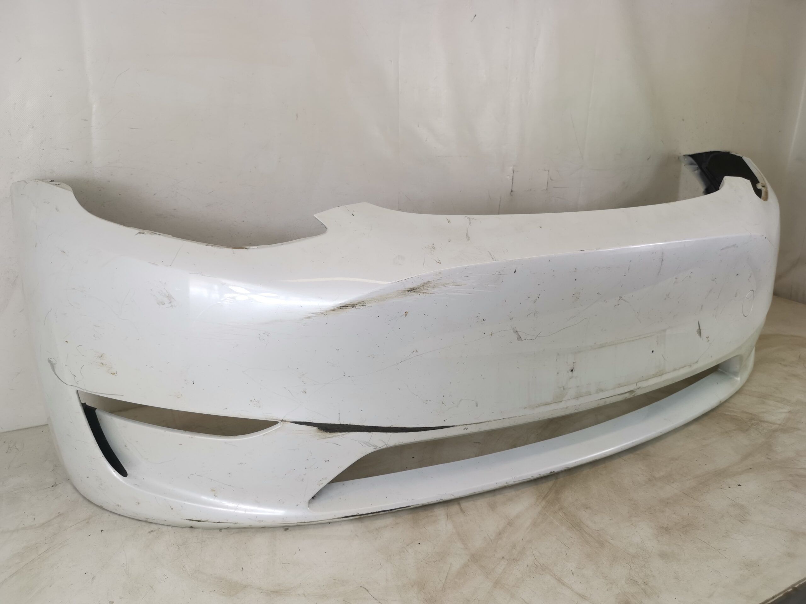 Предна броня Тесла / Tesla Model Y със сензори, оригинална, в добро съ