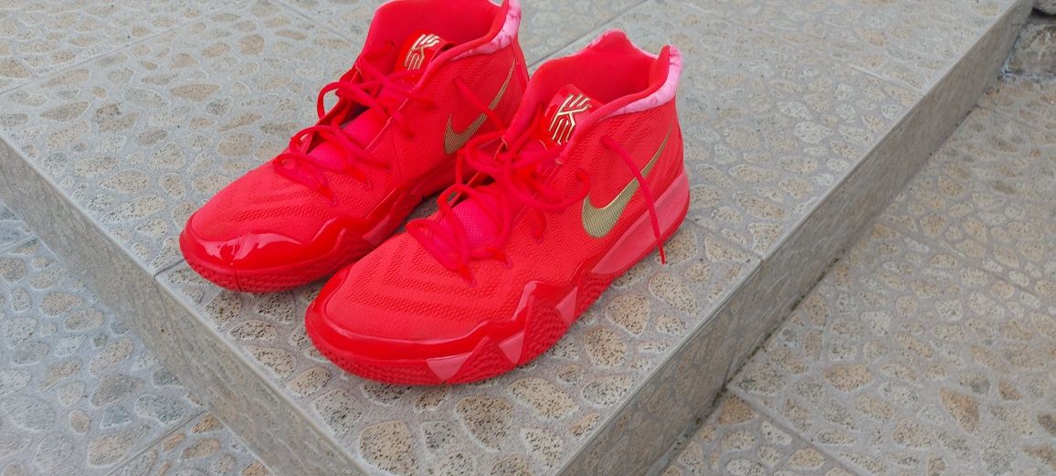 Nike Kyrie 4

Nike Kyrie 4