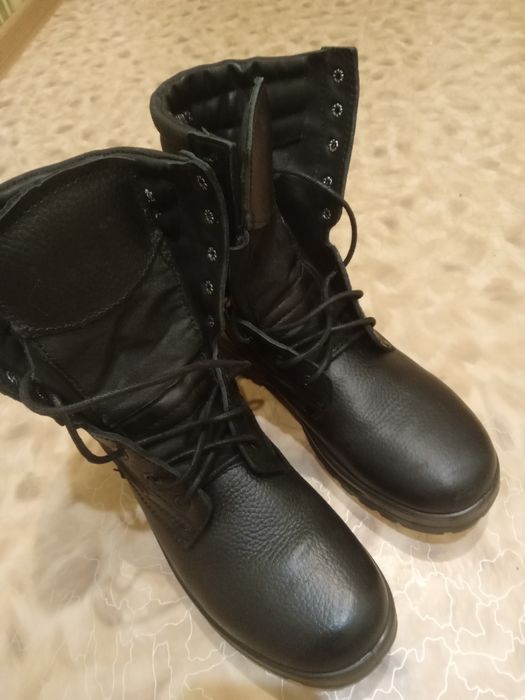 Продам берцы летние 43 размера.
