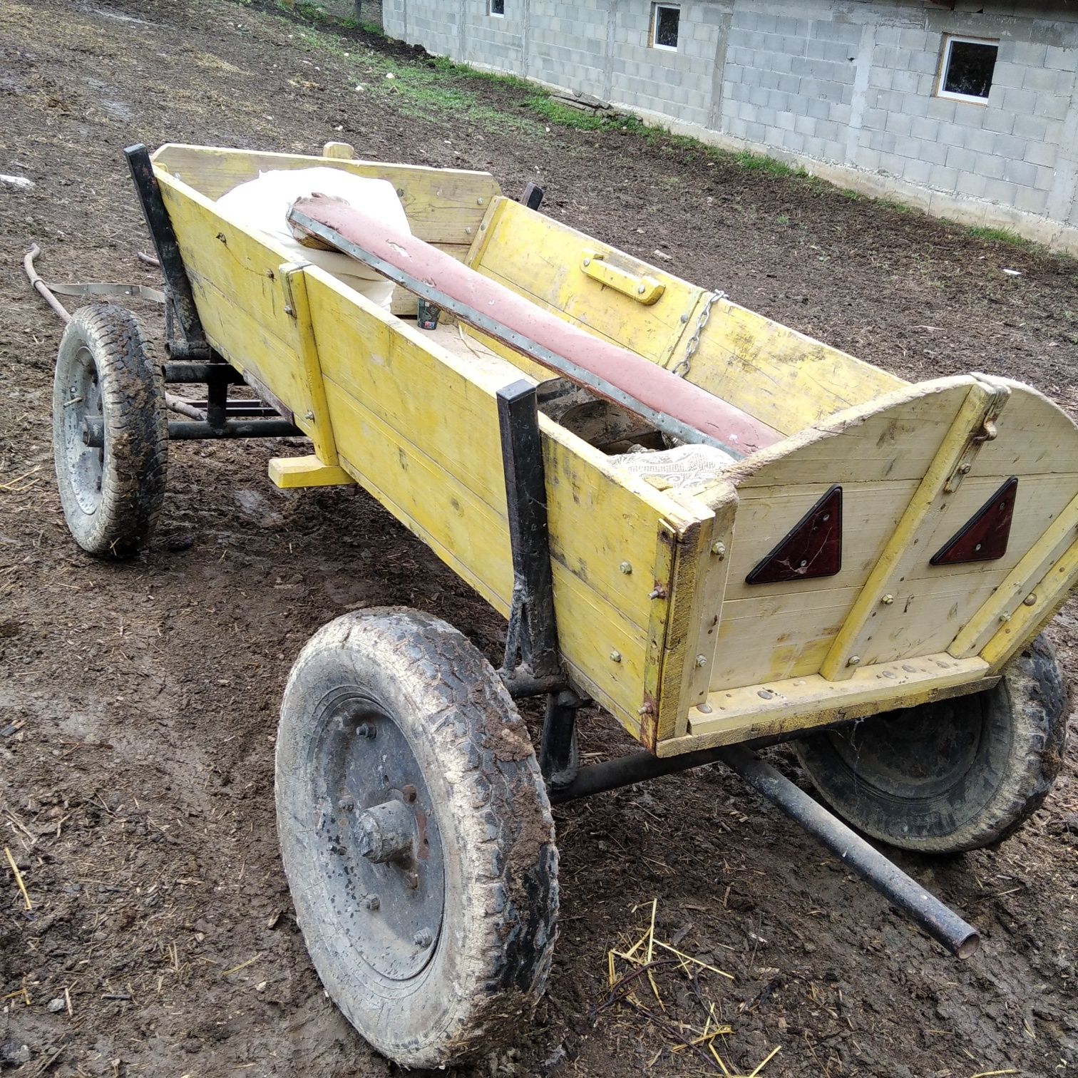 Продавам каруца в много добро състояние