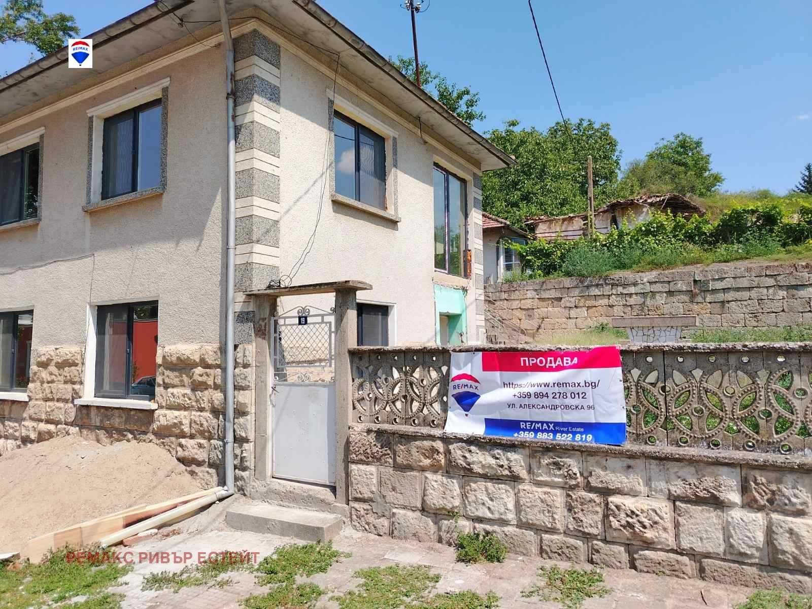 Къща на два етажа в с. Горно Абланово, обл. Русе