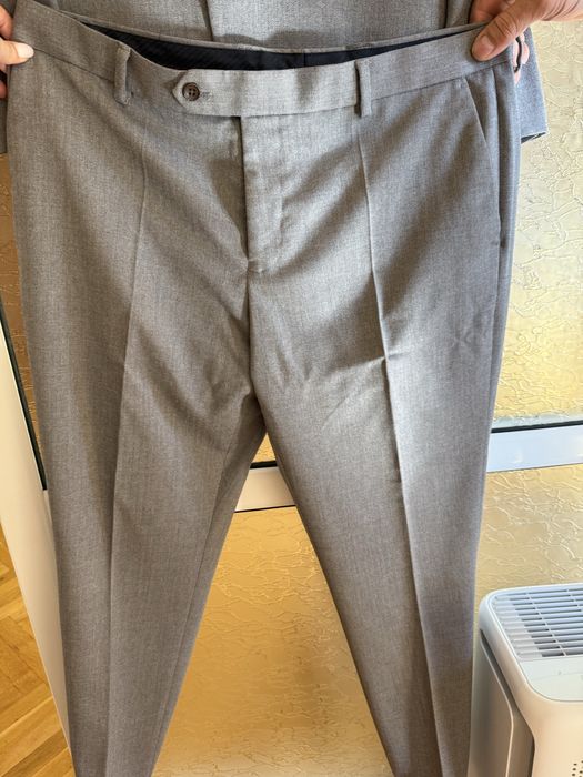 Светло сив костюм ( сако + панталон + елек )