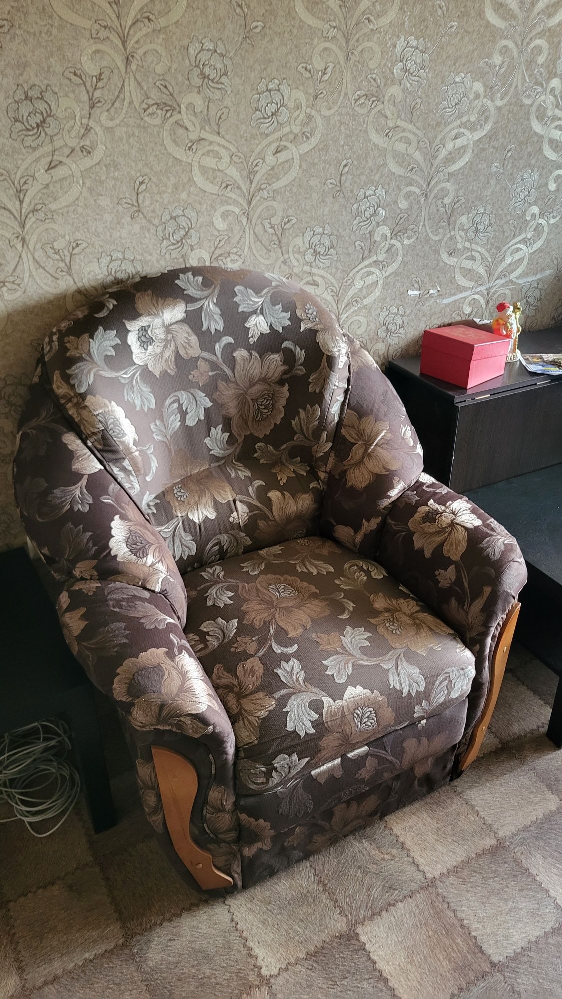 продам диван + 2 кресла