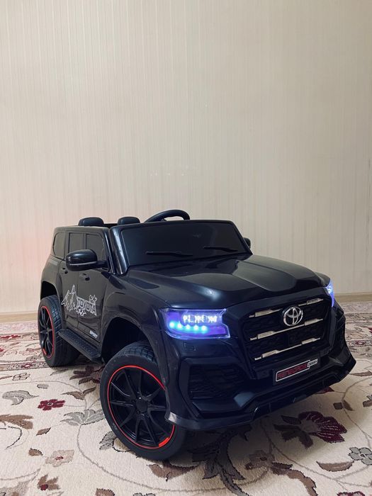 Продам детский машину новый